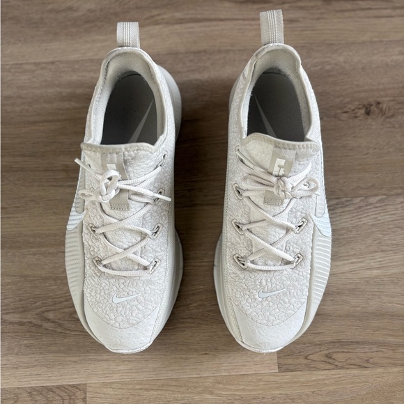 LeBron TR 1 - Picture 1 of 2